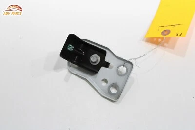 2020 - 2024 凯迪拉克 CT5 前右挡泥板外置安装支持支架原始设备制造商 — 第 1/4 张图片