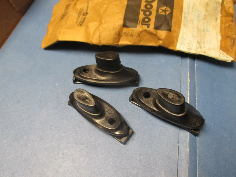 BRACKETS(3)N.O.S.FOR ROOF RACK CROSS BARS 79-80 ASPEN,VOLARE,DIPLOMAT,LEBARON 40 - Image 1 of 1