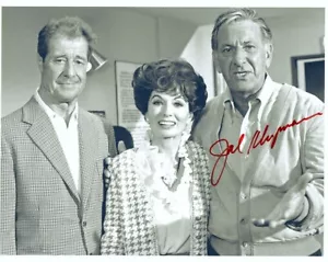 JACK KLUGMAN QUINCY ME 8x10 firmato a mano autentico con certificato di autenticità DON AMECHE GUEST STAR - Foto 1 di 1