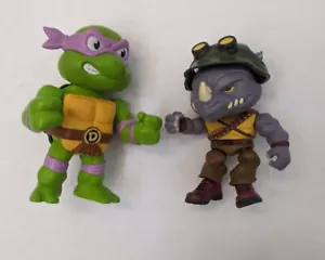 Jada TMNT Teenage Mutant Ninja Turtles 4" Donatello & Loyal Subjects Rocksteady - Imagen 1 de 2