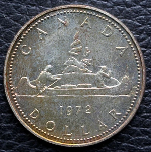 1972 CANADA $1 DOLLAR .500 SILVER - Queen Elizabeth II - UNC - Toned - Voyageur - Picture 1 of 4