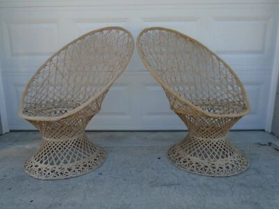 Par de sillas de pavo real de fibra de vidrio con respaldo de abanico Regency 2 Russell Woodard STY Spun MCM Foto 1 de 4