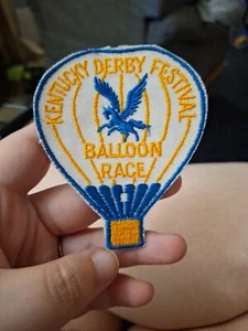VINTAGE KENTUCKY DERBY LOUISVILLE, KENTUCKY PFERDERENNEN BALLONRENNEN PATCH NOS - Bild 1 von 2