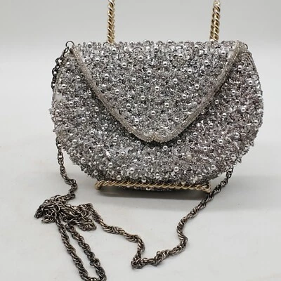 BOLSA TIRACOLO VINTAGE EXTRAVAGANTE BRANCA SEMENTE MIÇANGAS E LANTEJOULAS COMO ESTÁ LIDA - Imagem 1 de 4