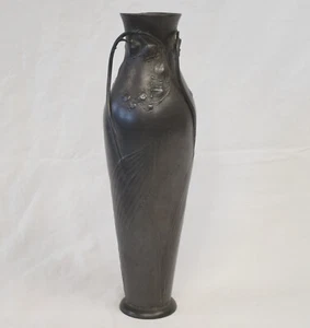 Jarrón antiguo de peltre con lirios Kayserzinn "4312" Art Nouveau de 1900 - Imagen 1 de 8