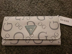 GUESS Abbas Moss Monogram Trifold Geldbörse Neu mit Etikett - Bild 1 von 8