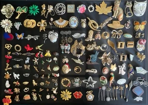 Vintage Unsigned Brooch Pins Rhinestones Enamel Holiday Lot of 137 - Picture 1 of 20