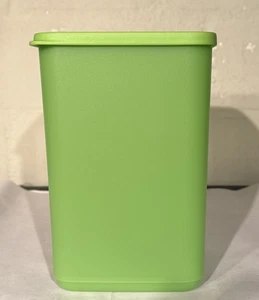 Tupperware_ 2,2L Cubix staplbarer Vorratsbehälter grün _ Ausstellungsstück - Bild 1 von 3