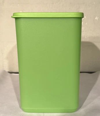 Tupperware_ 2,2L Cubix staplbarer Vorratsbehälter grün _ Ausstellungsstück - Bild 1 von 3