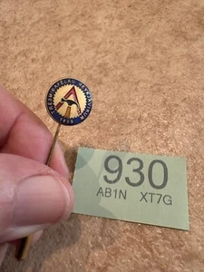 REYKJAVIK ICELAND TRADE UNION STICK PIN - Picture 1 of 2