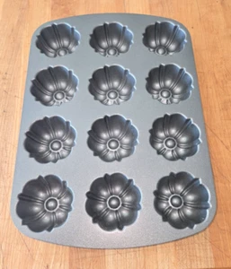 Nordic Ware Geriffelt Mini Bundt Pfanne 12 Mini Kuchen Muffin Cupcake Urlaub Party - Bild 1 von 4