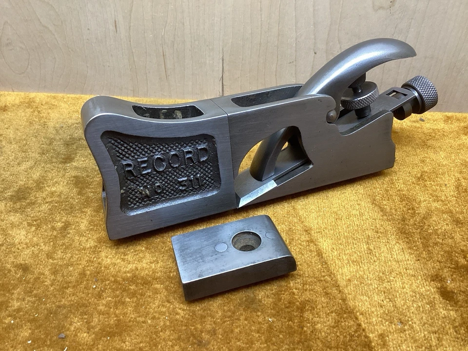 Record No. 311 Shoulder Bullnose & Chisel Plane Original Iron In V.G. Condition. - Image 1 of 4