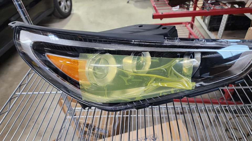 Faro delantero Hyundai Elantra GT 2018 OEM lado del pasajero (R) OEM # 92102-G3120 Foto 1 de 4