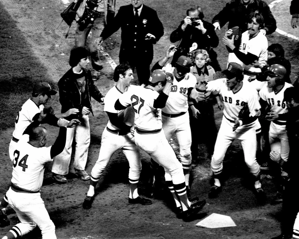 CARLTON FISK 8X10 PHOTO BOSTON RED SOX MLB BASEBALL PICTURE WS HR CELEBRATION - Image 1 of 1