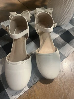 Zapatos de vestir para niñas pequeñas Sandalias Punta cerrada Tacones altos Zapatos formales de fiesta Foto 1 de 3