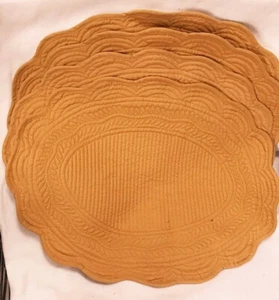 Rachel Zoe Gesteppte Oval Tischsets Golden 7er Set Gelb Poly & Baumwolle 14" x 20" - Bild 1 von 4