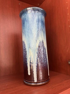 Bill Campbell blau lila braun handbemalte Keramik Vase 12” x 5” - Bild 1 von 2
