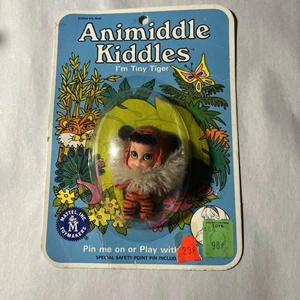 SELTEN NEU 1968 NIE geöffnet Animiddle Kiddles WINZIGER TIGER Mattel kostenloser Versand - Bild 1 von 3
