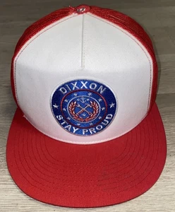 Cappello camionista Dixxon Stay Proud rosso bianco tema America berretto da baseball toppa a rete - Foto 1 di 16