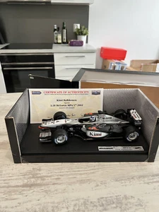 HOTWHEELS 1/18 MCLAREN MERCEDES MP4/17 2002 KIMI RAIKKONEN FIRMATO + COA 500 PZ - Foto 1 di 4