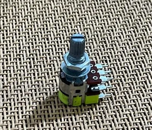 5xB50K OHM Dual MN-Taper Blend-Balance Potentiometer Center Click  - Picture 1 of 2