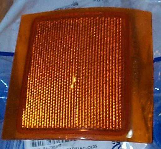 NOS 1994 - 2002 雪佛兰索罗德右手前侧标志反射器 — 第 1/1 张图片