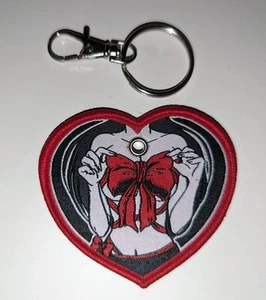 Iron Yokai Limited Edition Ribbon Girl Embroidered Heart Jet Tag Keychain - Bild 1 von 2