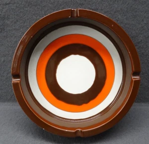 De Colección MCM Cenicero Bullseye 7 3/8" Cerámica Marrón Naranja Blanco 4 Restos Cigarrillo Años 70 - Imagen 1 de 14