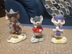Set statuette in ceramica vintage Disney Japan The Rescuers Miss Bianca Jake Bernard - Foto 1 di 16