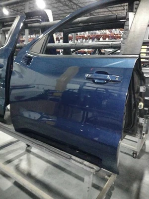 Conjunto de puerta delantera izquierda usado se adapta a: Chevrolet Silverado 1500 2020 camioneta C Foto 1 de 4