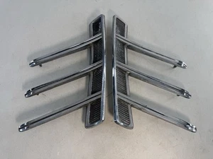 Vintage MUSTANG Side Scoops Trim Set 1966 FORD FOMOCO C6ZB-6529395 L & R - Foto 1 di 5