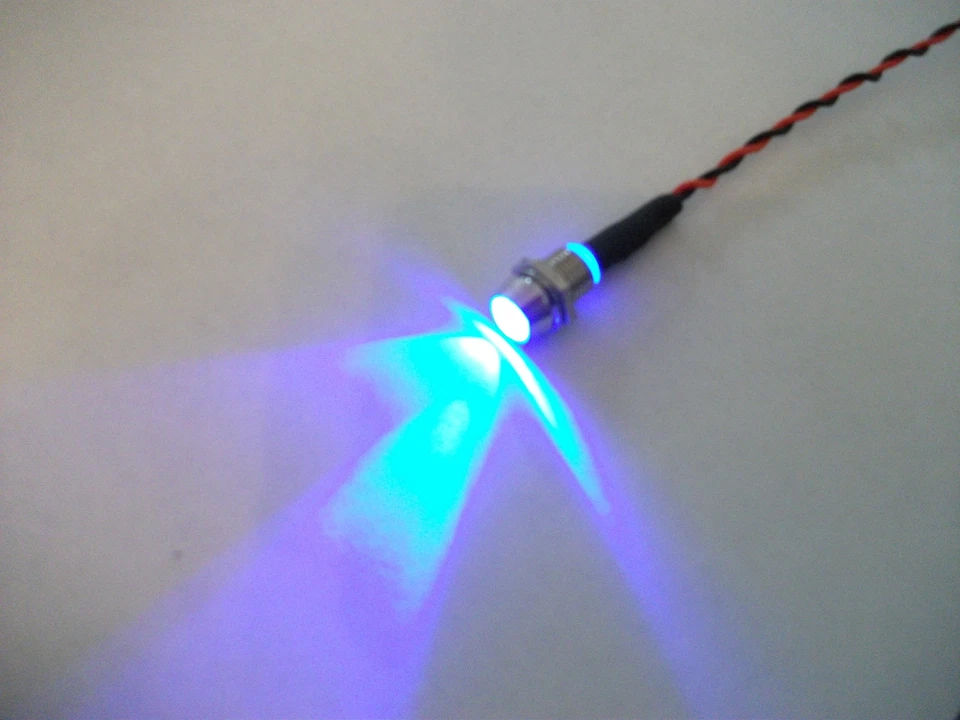 2 LED BLU LAMPEGGIANTE 12V (5mm) CON LUNETTA CROMATA - Immagine 1 di 1