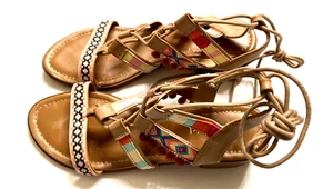 Sandali MADDEN GIRL colorati estivi con cinturino stile gladiatore taglia 10M - Foto 1 di 10