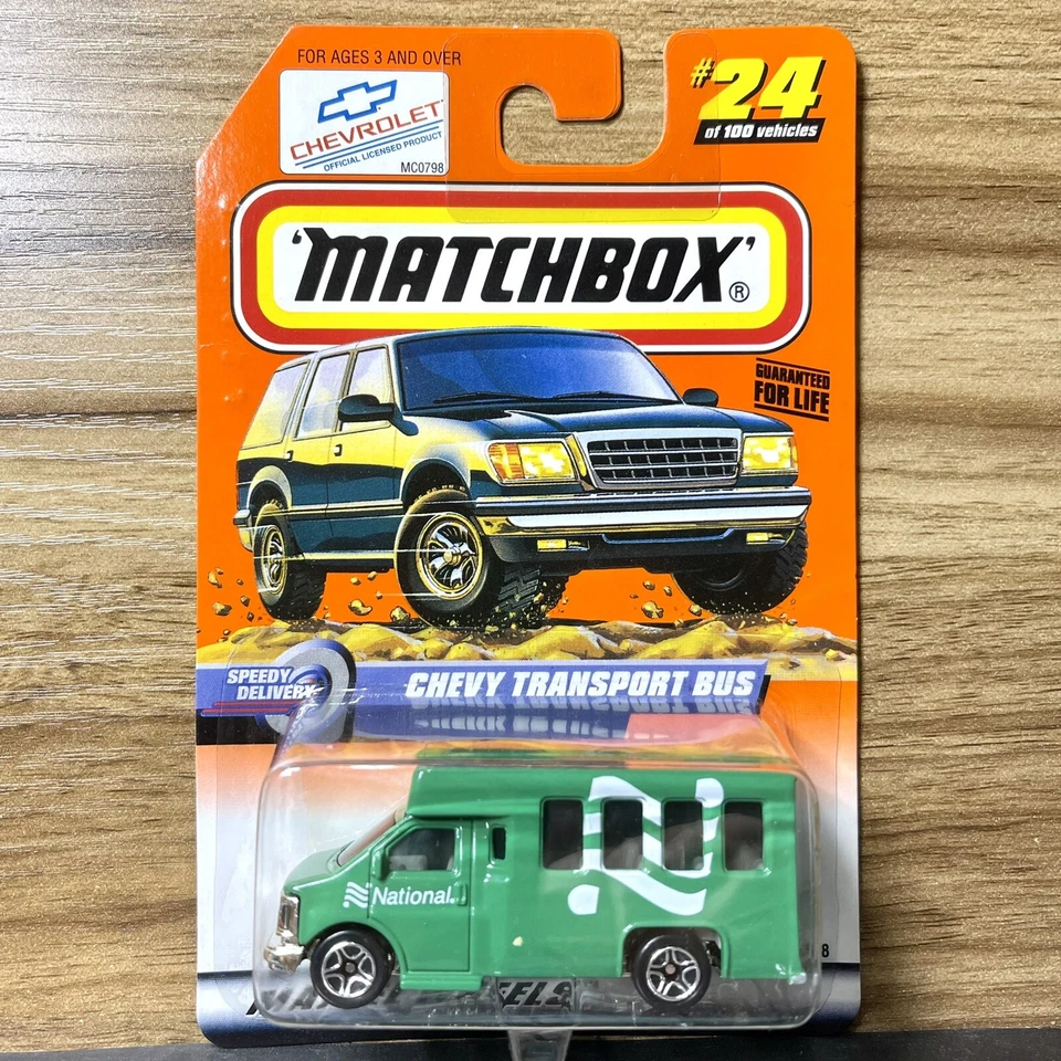 火柴盒 #24 雪佛兰运输巴士绿色国家租车 1999 年全新卡 — 第 1/1 张图片