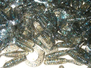 2" BASS & CRAPPIE CURL TAIL GRUBS 25 BODIES in SMOKE w BLUE PEPPER GLITTER - Picture 1 of 2