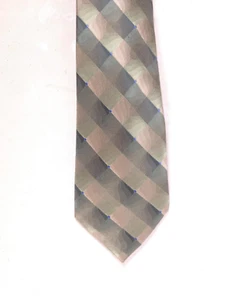 VAN HEUSEN GREEN GEOMETRIC DIAMONDS SILK NECKTIE 58" X 3.75" - Picture 1 of 2