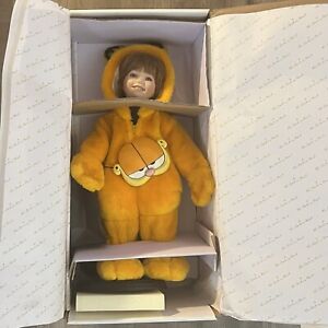 Danbury Mint Trick Or Treat With Garfield - Donna RuBert 18” Porcelain Doll