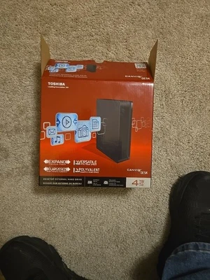 Disco duro externo de escritorio Toshiba 4 TB/HDWC130XK3J1/USB 3,0 usado-limpiado Foto 1 de 3