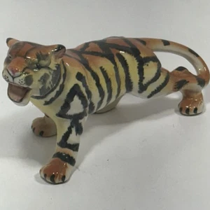 Statua Tigre del Bengala in piedi ceramica smaltata vintage anni 60 Giappone lunga 7" - Foto 1 di 9