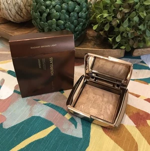 HOURGLASS • AMBIENT LIGHTING BRONZER • RADIANT BRONZE LIGHT • SIZE STANDARD 11 G - Picture 1 of 10