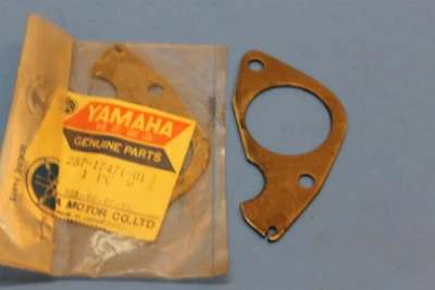 NOS YAMAHA HT1 AS2C G6S G7S YG5S YG5T BEARING COVER PLATE 257-17471-01-00  - Image 1 of 4