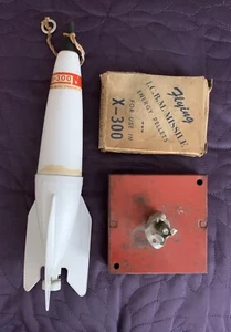 X-300 ICBM MISIL WOODHAVEN ESTAMPACIÓN DE METAL CO PLATAFORMA DE LANZAMIENTO PELLETS DE ENERGÍA - Imagen 1 de 12