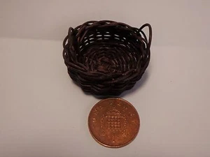 1:12 Scale Round Wicker Basket Dolls House Miniature Accessory ( M) - Picture 1 of 2