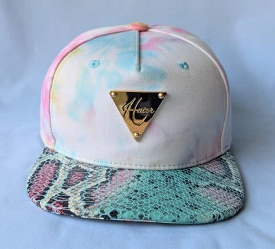 Gorra HATER Snapback "The Most Wanted Rosa Tie Dye Piel de Serpiente Ala Sombrero Emblema Dorado Foto 1 de 4