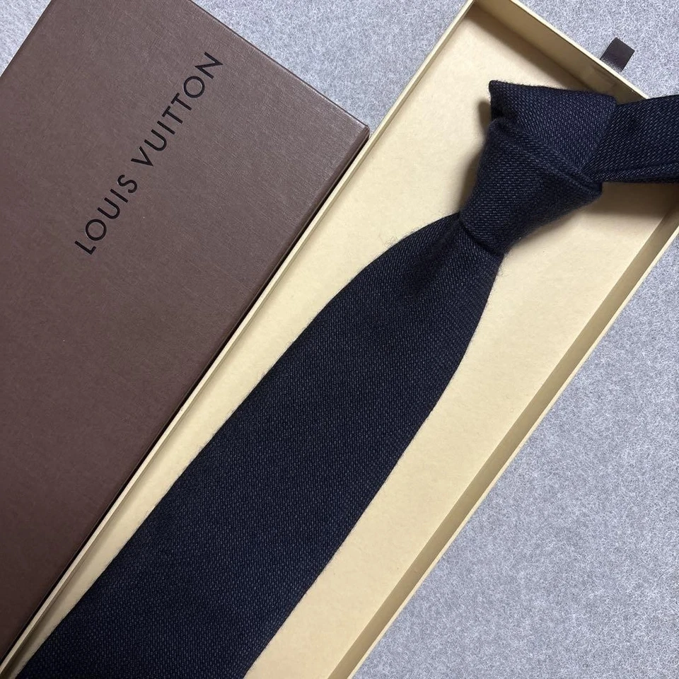 Corbata Louis Vuitton azul marino cachemir seda 9,5 cm ancho usada Foto 1 de 4