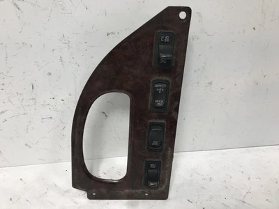 Panel de tablero Freightliner M2 106 SWITCH - Usado Foto 1 de 4