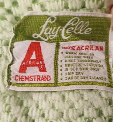 Lay Celle Vintage Green Cellular Chemstrand Acrilan Blanket Satin Edge UK Post - Image 1 of 4