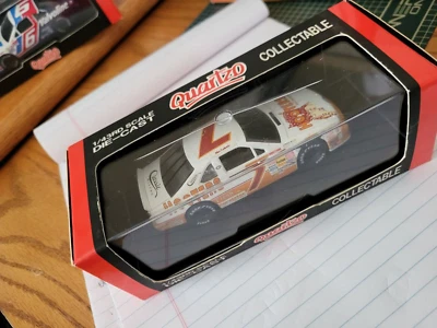 Quartzo 1/43 Hooters Alan Kulwicki 2013 Ford Thunderbird, NEW - Image 1 of 2