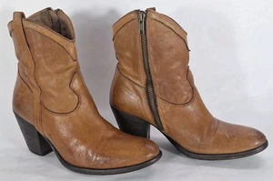 Frye Taylor kurze braune (Mokka) Leder-Stiefelette mit Reißverschluss Damengröße 7B #77495 - Bild 1 von 15