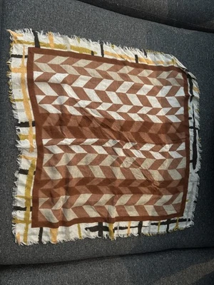 Bandana con flecos abstractos Nordstrom Rack Melrose Market marrón suave amarillo y blanco Foto 1 de 3